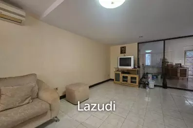 BAAN SUKSAMRAAN :  3 Storey townhouse near town and beach