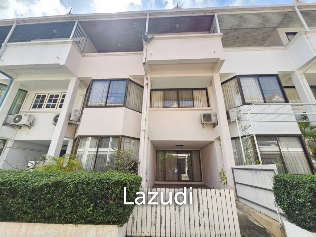 350 Kvm 4 Seng 4 Bad Rekkehus for Salg