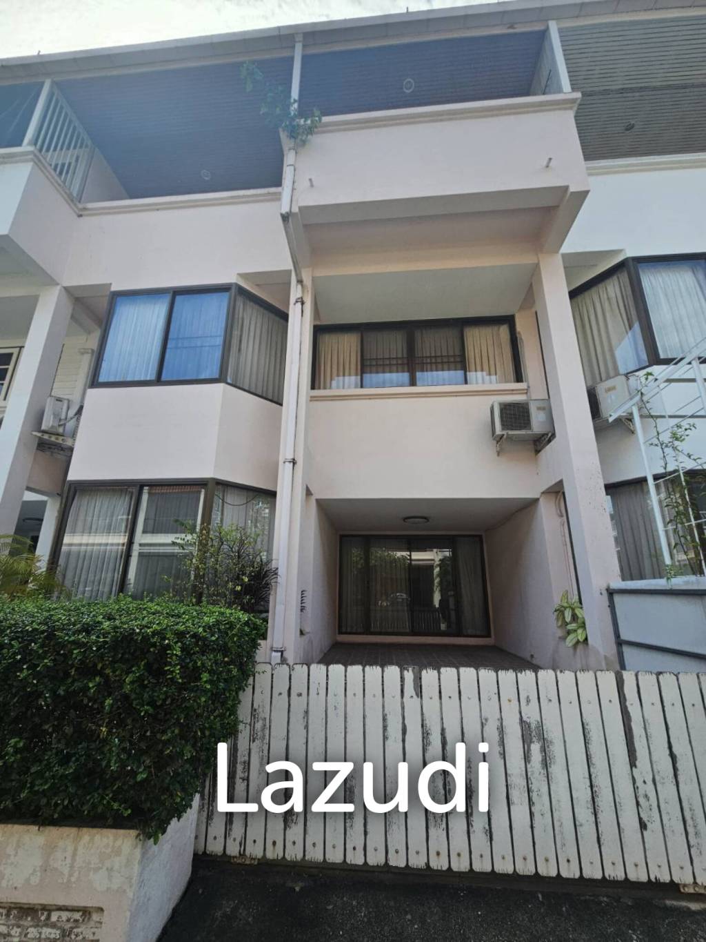 350 Kvm 4 Seng 4 Bad Rekkehus for Salg