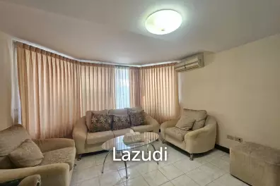 BAAN SUKSAMRAAN :  3 Storey townhouse near town and beach