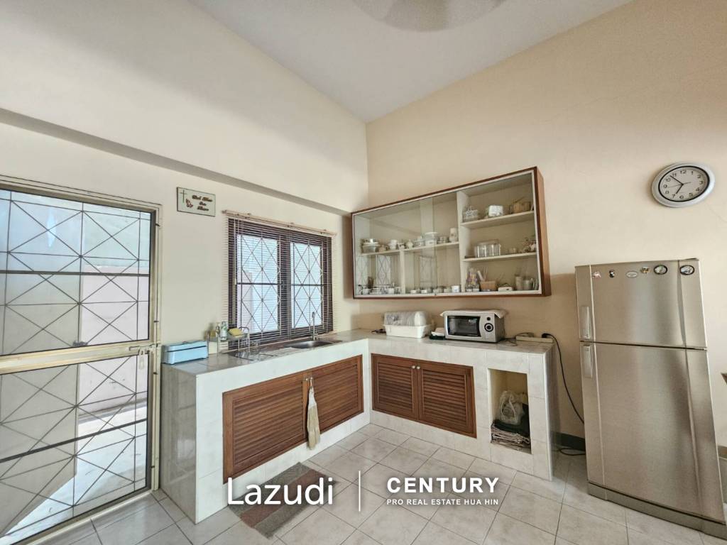 BAAN SUKSAMRAAN :  3 Storey townhouse near town and beach BAAN SUKSAMRAAN :  3 Storey townhouse near town and beach
