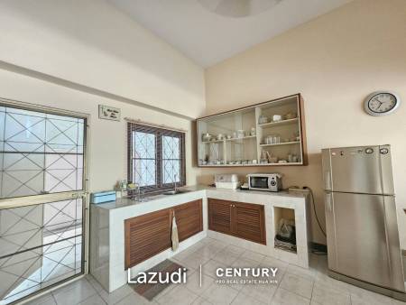 BAAN SUKSAMRAAN :  3 Storey townhouse near town and beach BAAN SUKSAMRAAN :  3 Storey townhouse near town and beach