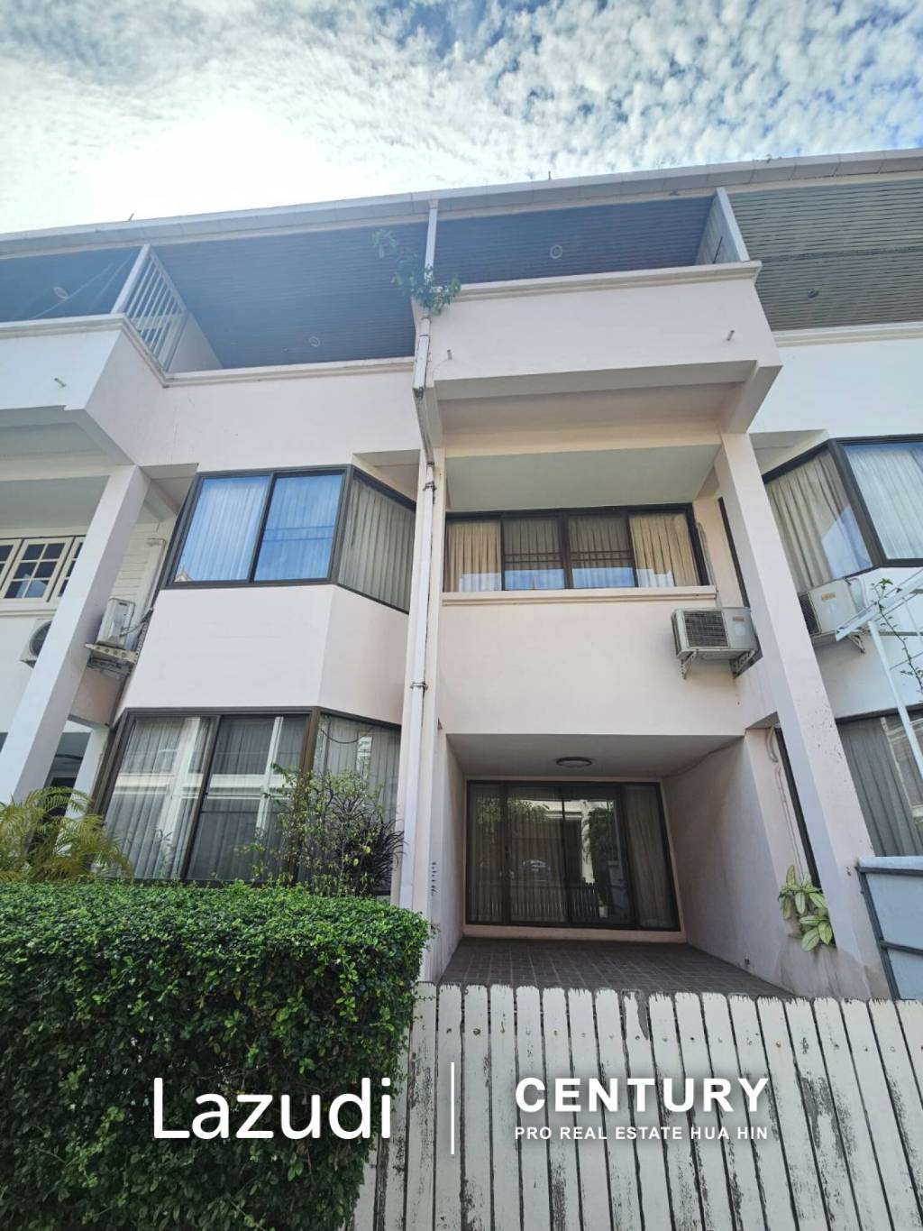 BAAN SUKSAMRAAN :  3 Storey townhouse near town and beach BAAN SUKSAMRAAN :  3 Storey townhouse near town and beach