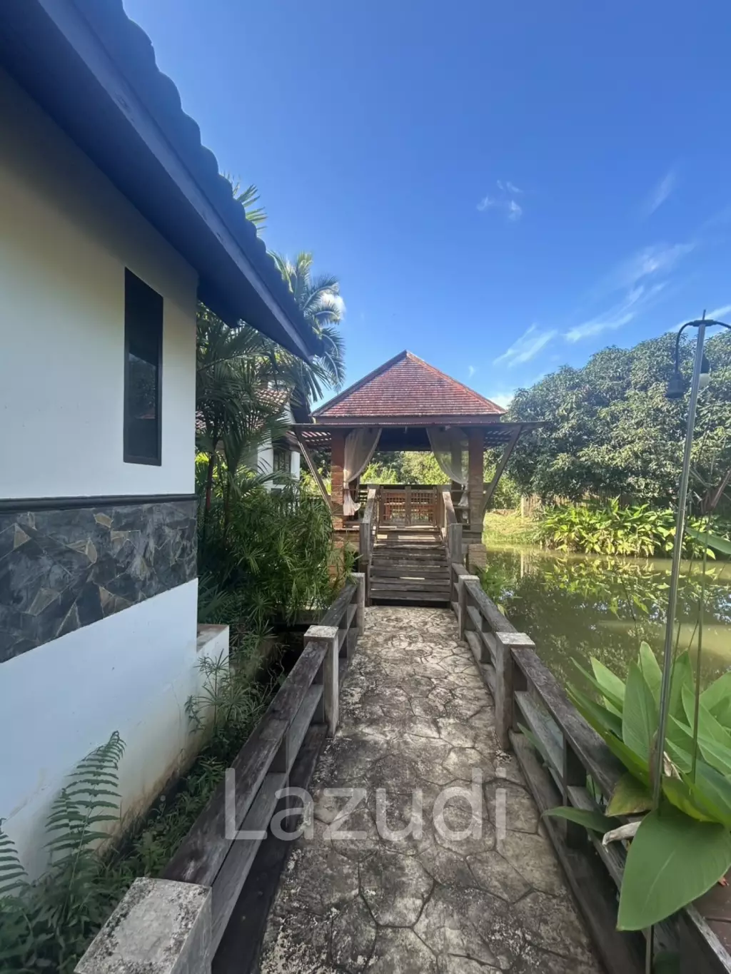 ขายบ้านพร้อมที่ดิน 2 ไร่ใกล้มหาวิทยาลัยและสนามบินในต.บ้านดู่