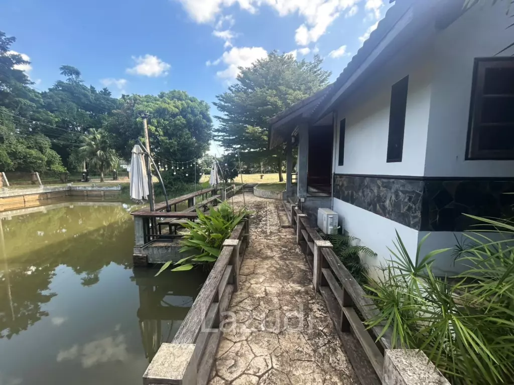 ขายบ้านพร้อมที่ดิน 2 ไร่ใกล้มหาวิทยาลัยและสนามบินในต.บ้านดู่