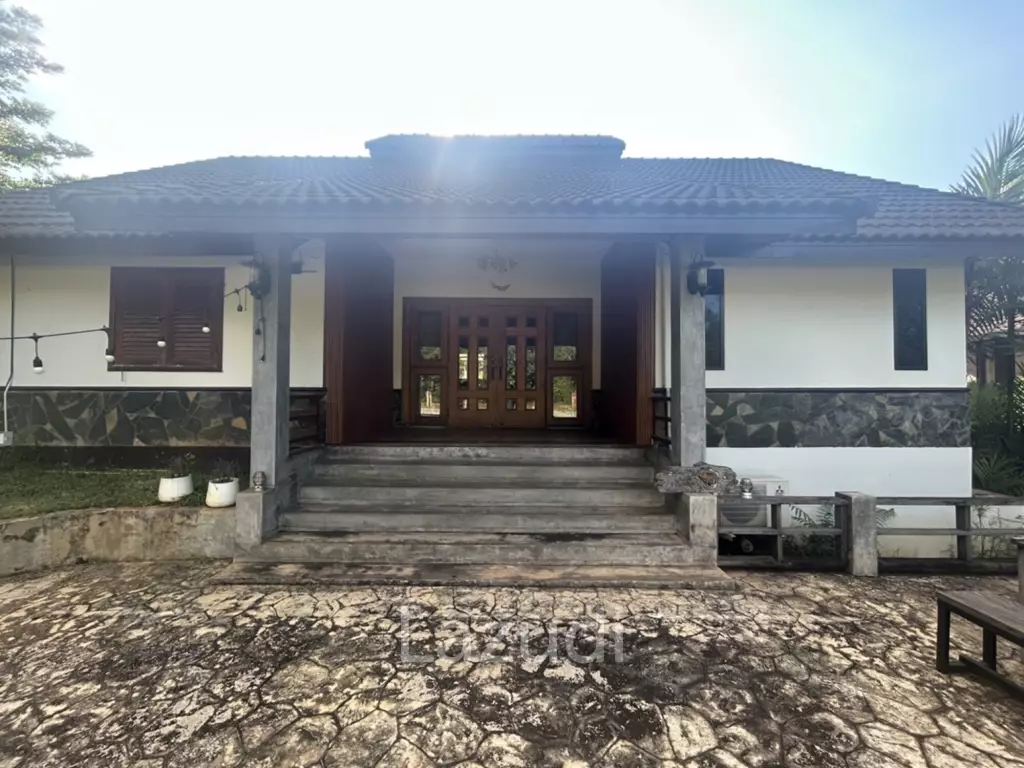 ขายบ้านพร้อมที่ดิน 2 ไร่ใกล้มหาวิทยาลัยและสนามบินในต.บ้านดู่