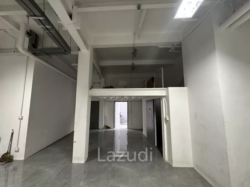 Retail Space with Industrial Features in Bang Rak