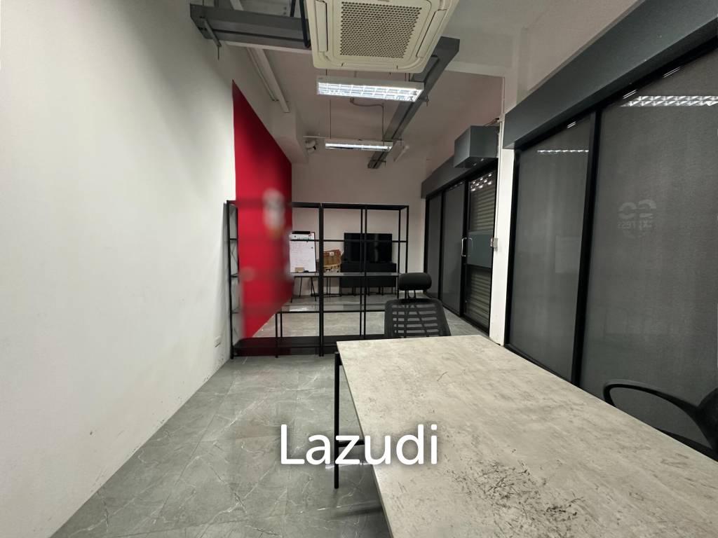 Retail Space with Industrial Features in Bang Rak