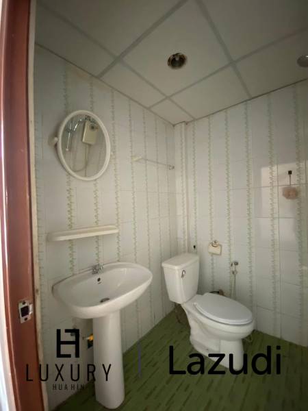 Prime Investment Opportunity: 8-Unit Townhouse Building Close to Cha-Am Hospital