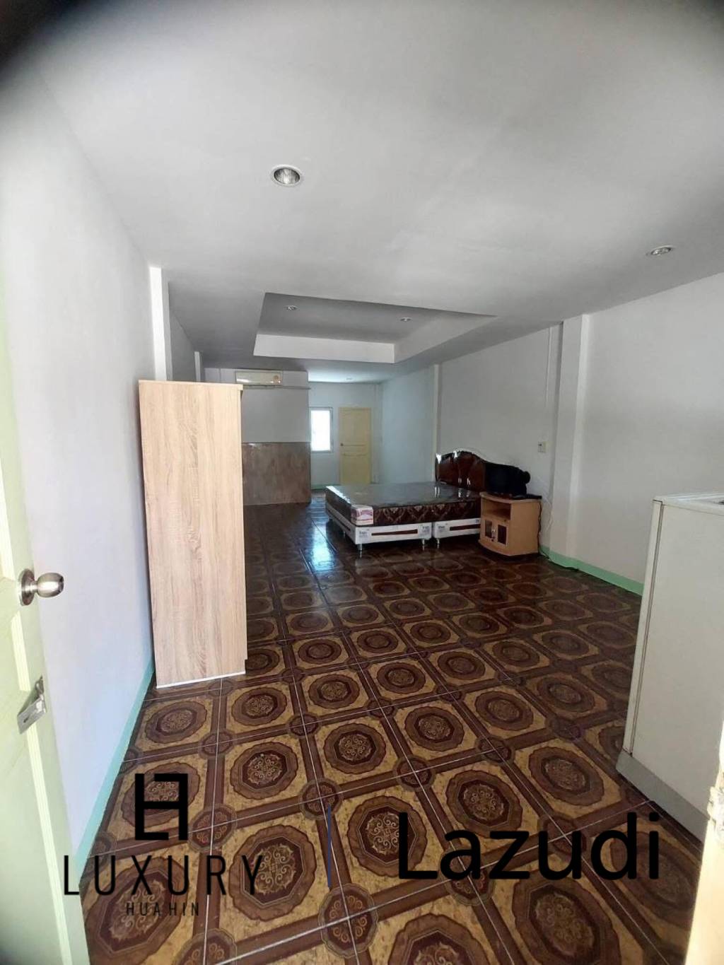 Prime Investment Opportunity: 8-Unit Townhouse Building Close to Cha-Am Hospital