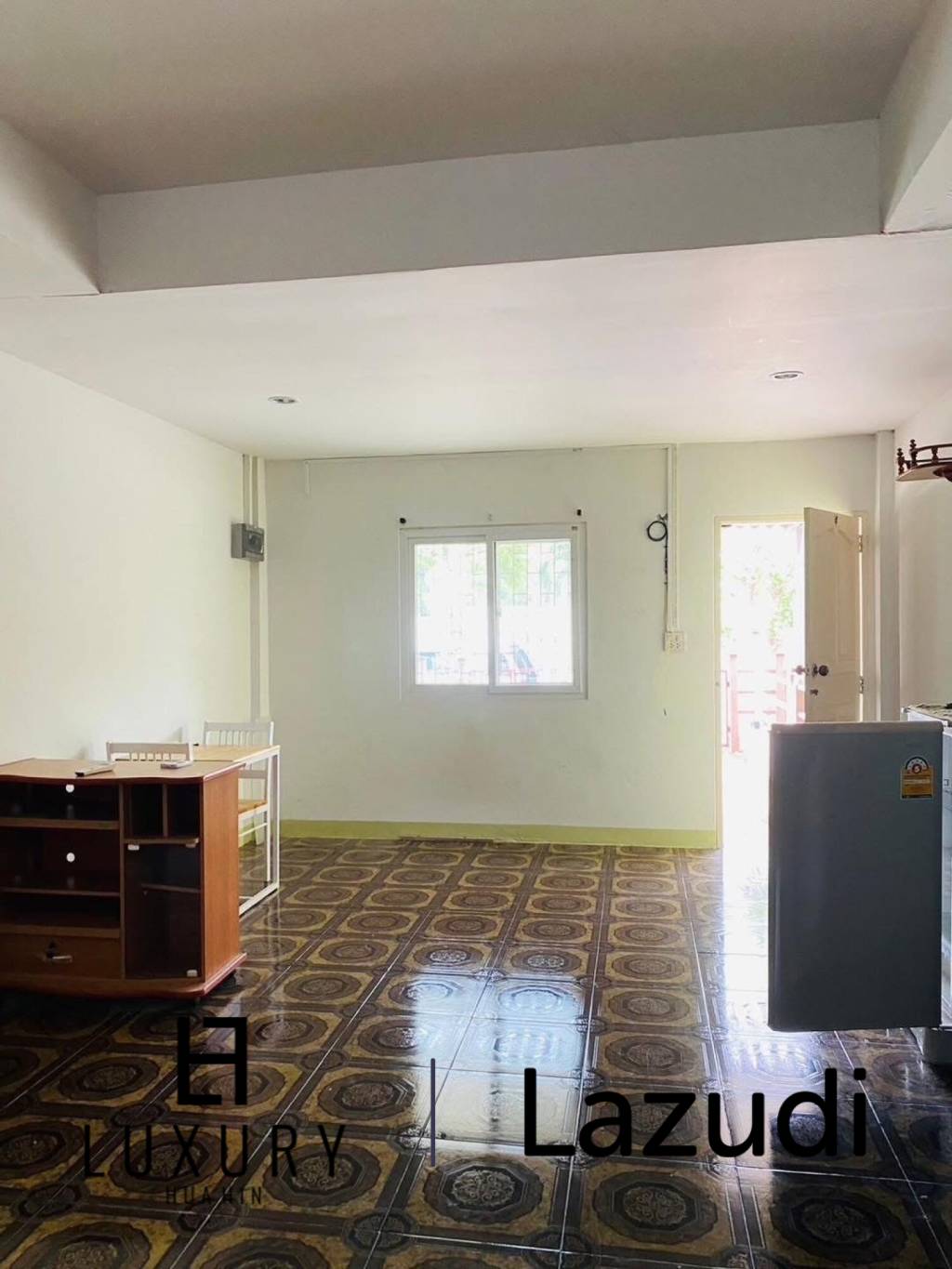 Prime Investment Opportunity: 8-Unit Townhouse Building Close to Cha-Am Hospital