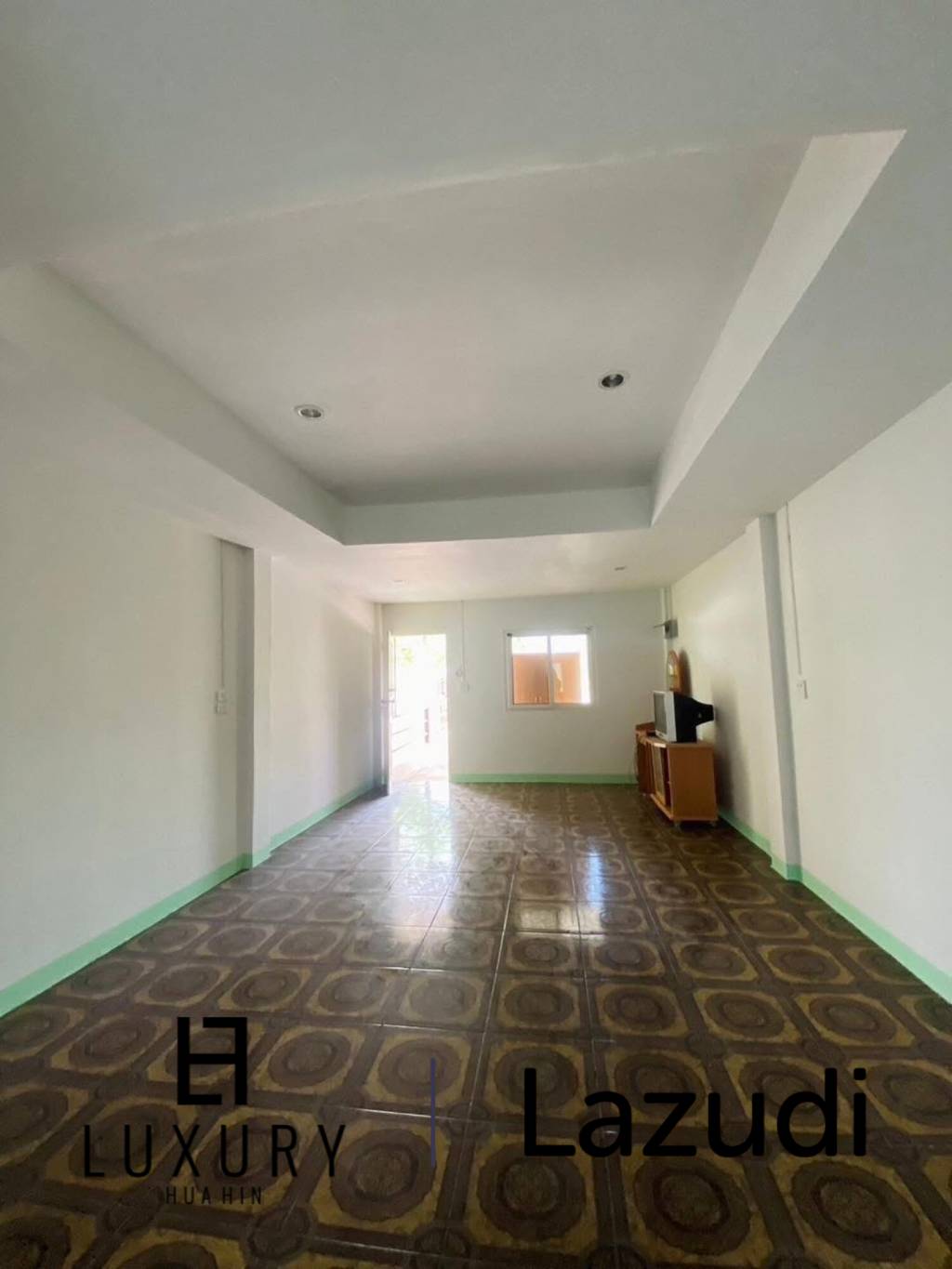 Prime Investment Opportunity: 8-Unit Townhouse Building Close to Cha-Am Hospital