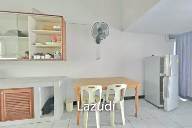 BAAN SUKSAMRAN : 3 Storey townhouse near town and Beach