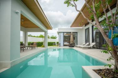 5-Bedroom Pool Villa for Rent near BCIS in Chalong
