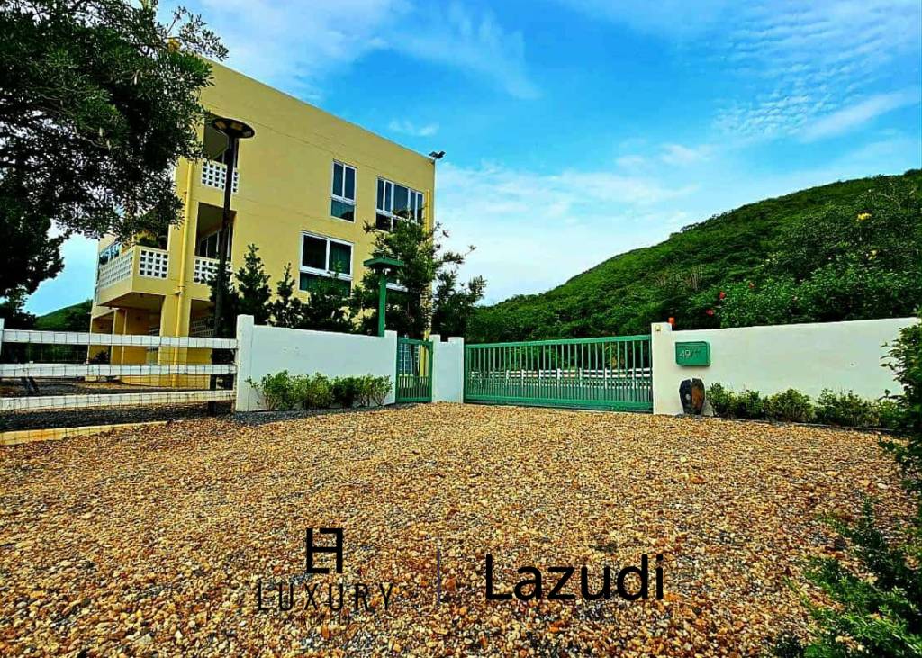 วิลล่าทันสมัยพร้อมสวนสวยที่อ่าวน้อย ประจวบคีรีขันธ์