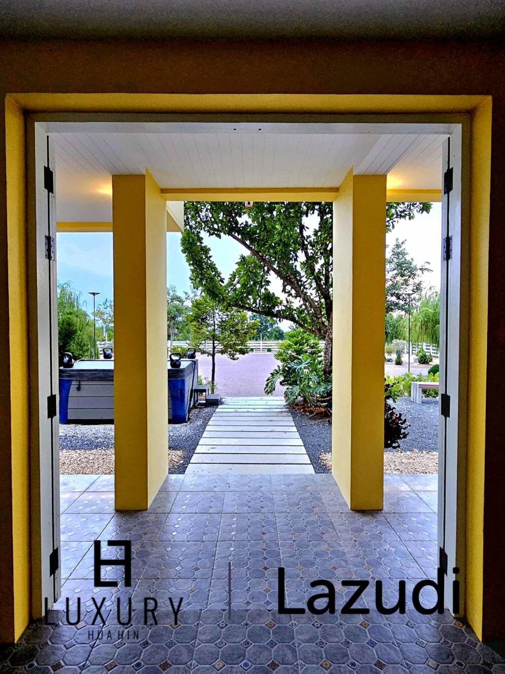 วิลล่าทันสมัยพร้อมสวนสวยที่อ่าวน้อย ประจวบคีรีขันธ์