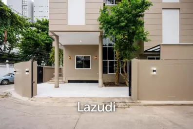 5 Bed  Detached House At The Amber at Chatuchak