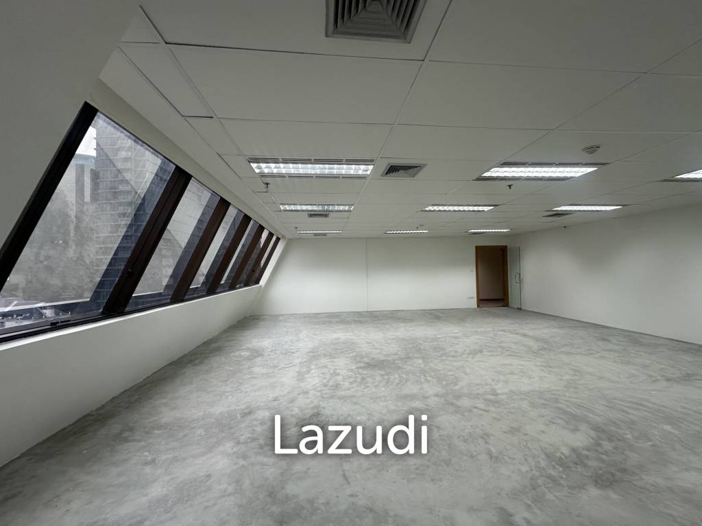 Spacious Modern Office in Si Lom Bang Rak Bangkok
