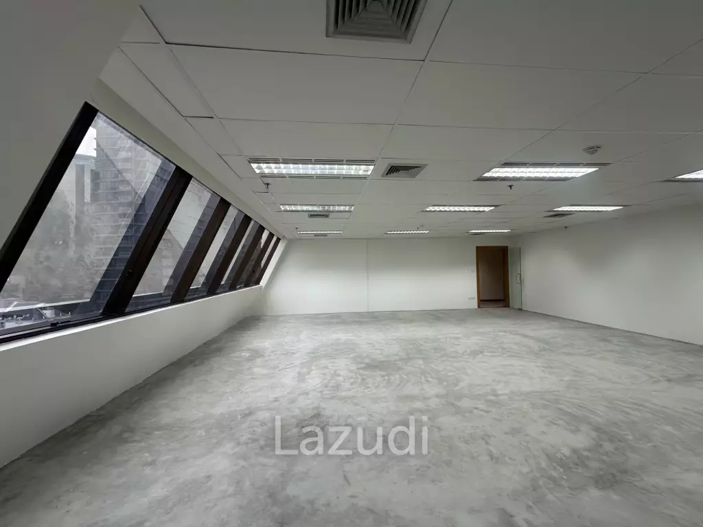 Spacious Modern Office in Si Lom Bang Rak Bangkok