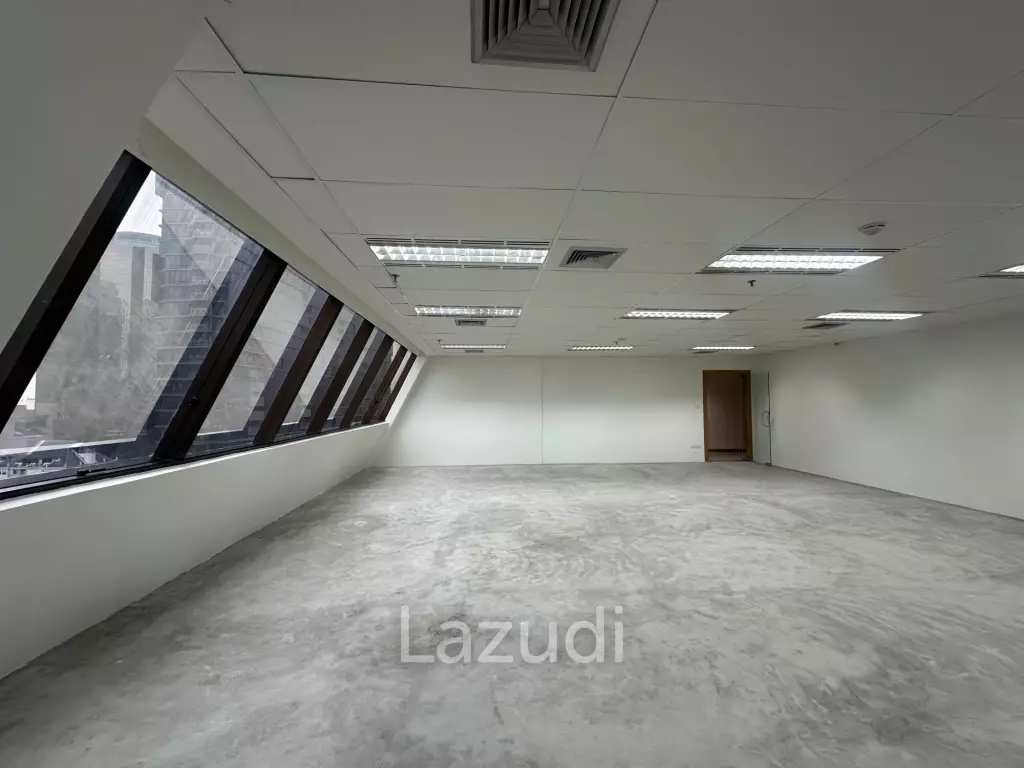 Spacious Modern Office in Si Lom Bang Rak Bangkok