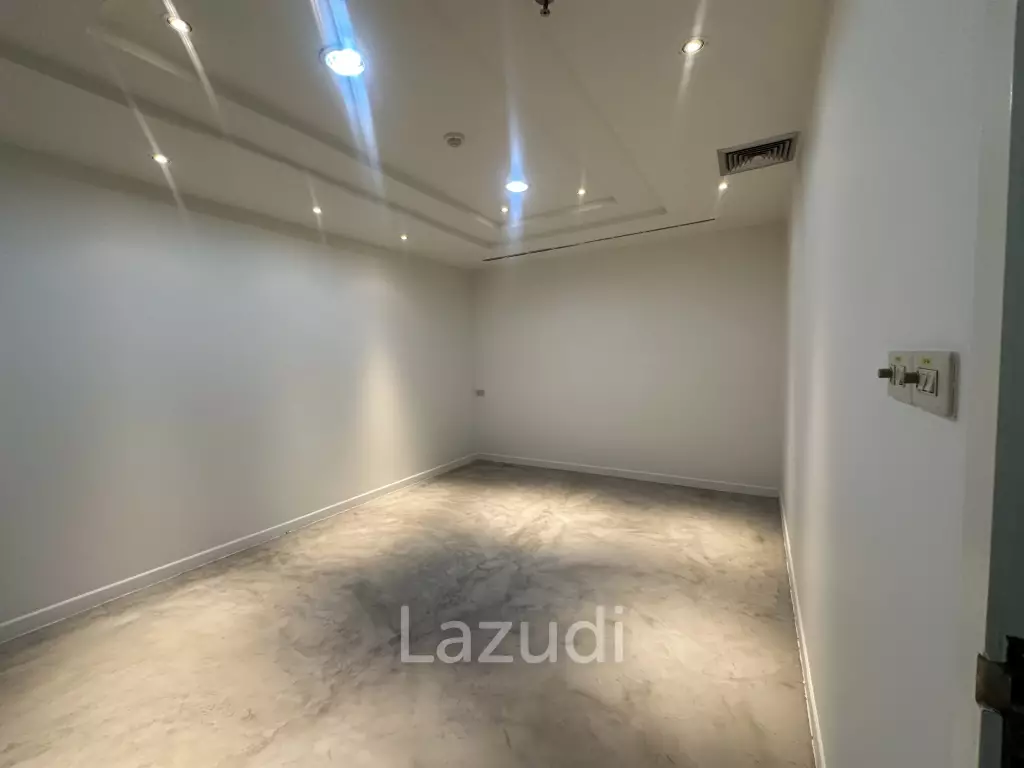 Chartered Square Office for Sale in Si Lom Bangkok