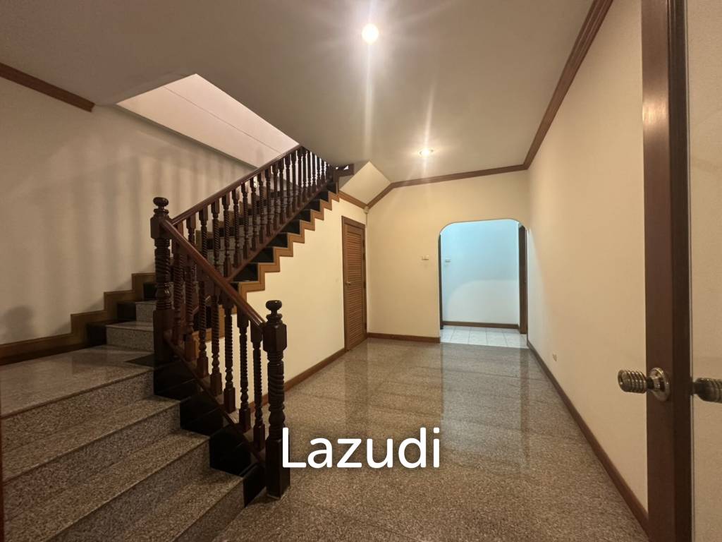 4 Beds 3 Baths 900 SQ.M. Villa In Pornprapanimit