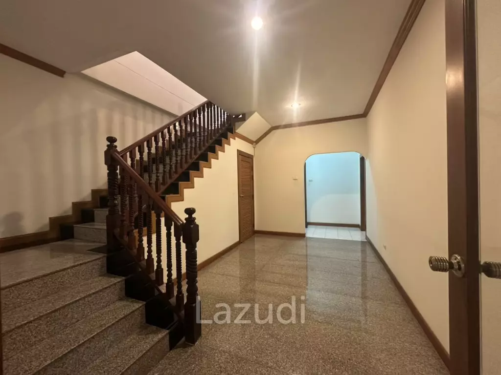 4 Beds 3 Baths 900 SQ.M. Villa In Pornprapanimit