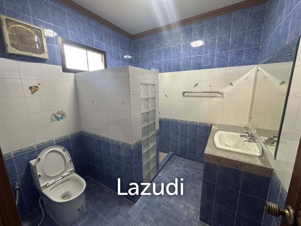 4 Beds 3 Baths 900 SQ.M. Villa In Pornprapanimit
