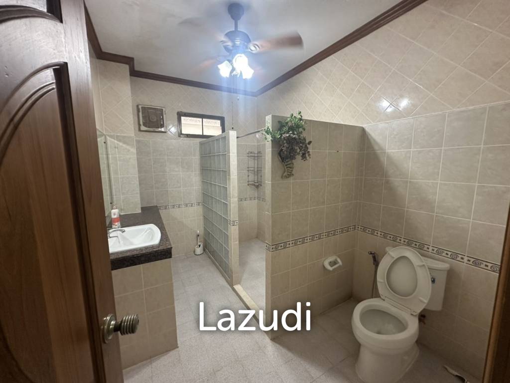 4 Beds 3 Baths 900 SQ.M. Villa In Pornprapanimit
