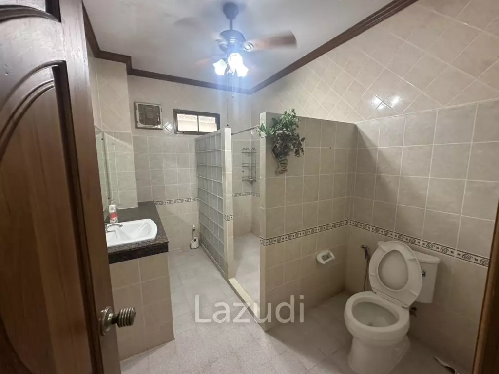 4 Beds 3 Baths 900 SQ.M. Villa In Pornprapanimit