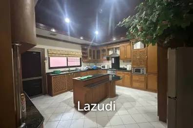 4 Beds 3 Baths 900 SQ.M. Villa In Pornprapanimit