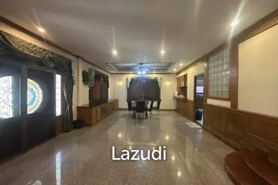 4 Beds 3 Baths 900 SQ.M. Villa In Pornprapanimit