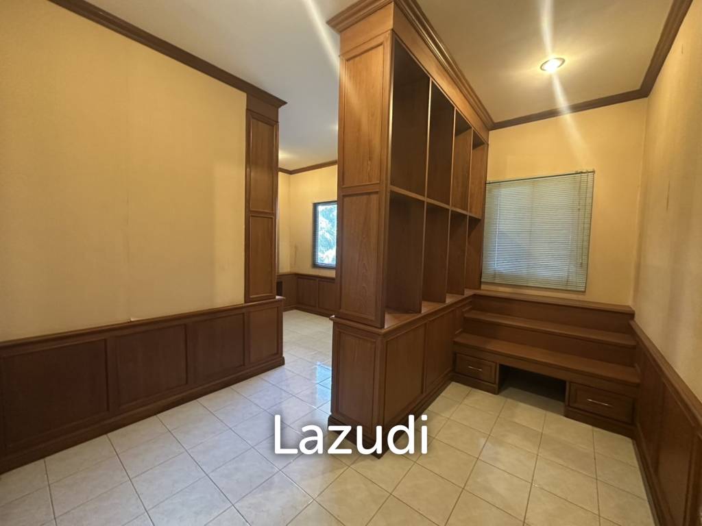 4 Beds 3 Baths 900 SQ.M. Villa In Pornprapanimit
