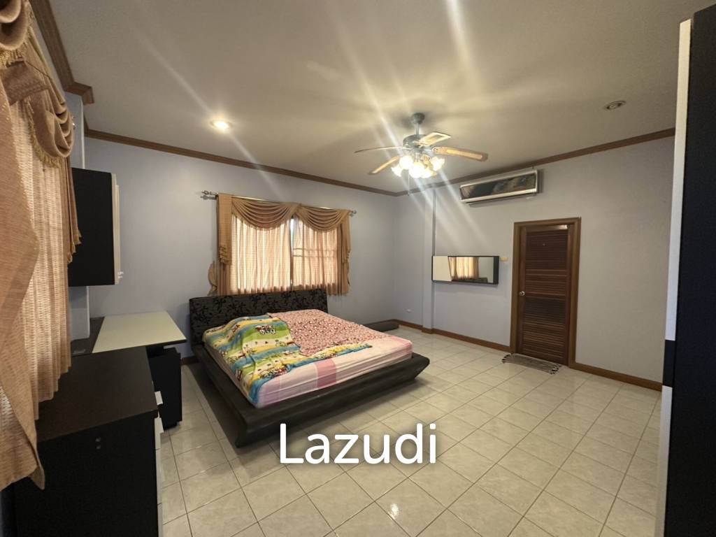 4 Beds 3 Baths 900 SQ.M. Villa In Pornprapanimit