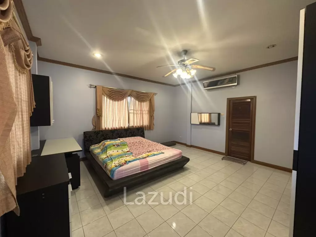 4 Beds 3 Baths 900 SQ.M. Villa In Pornprapanimit