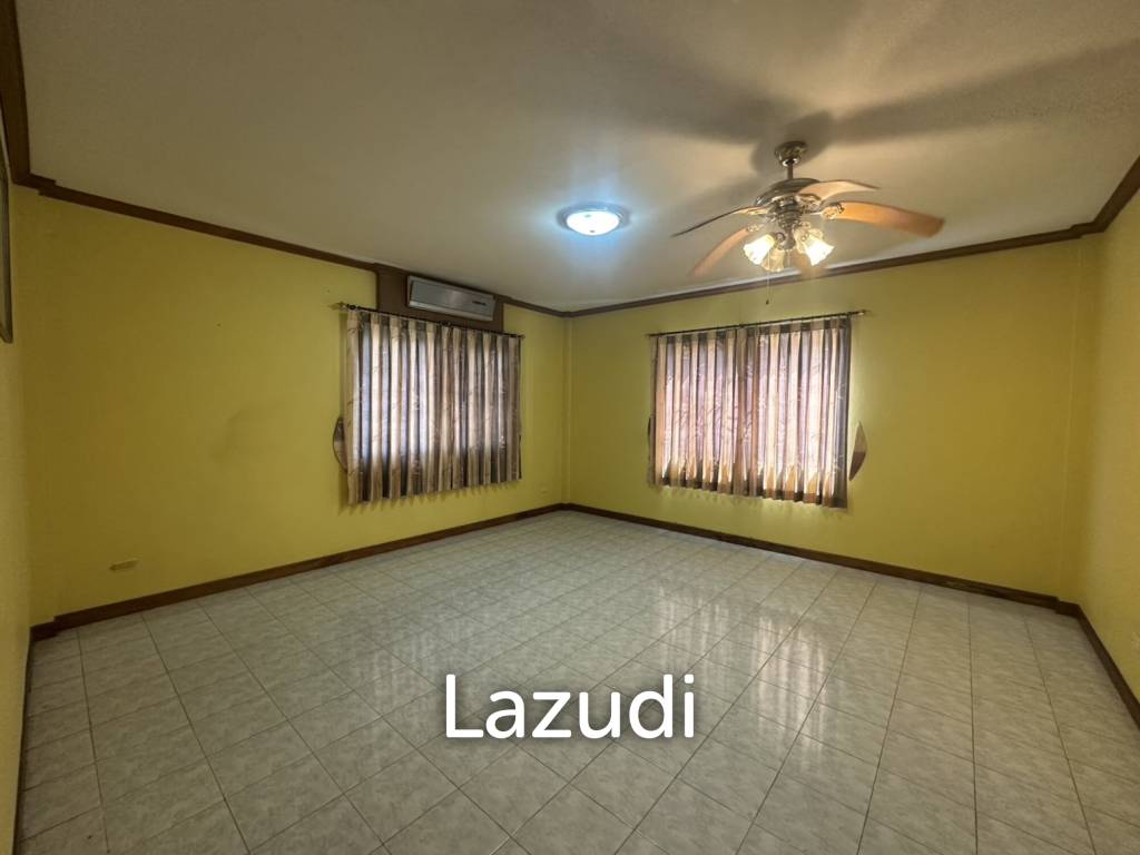 4 Beds 3 Baths 900 SQ.M. Villa In Pornprapanimit