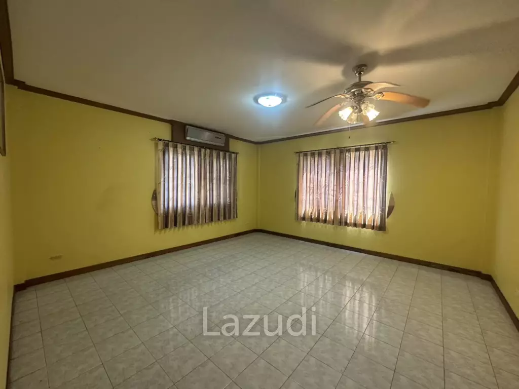 4 Beds 3 Baths 900 SQ.M. Villa In Pornprapanimit