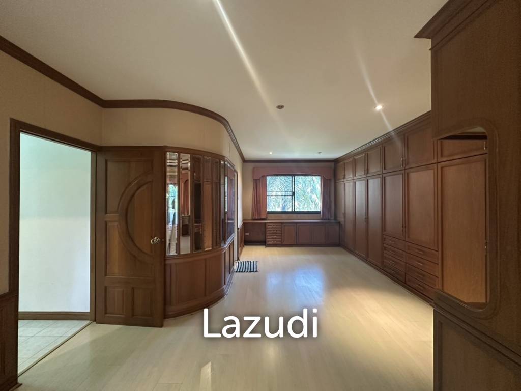 4 Beds 3 Baths 900 SQ.M. Villa In Pornprapanimit