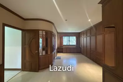 4 Beds 3 Baths 900 SQ.M. Villa In Pornprapanimit