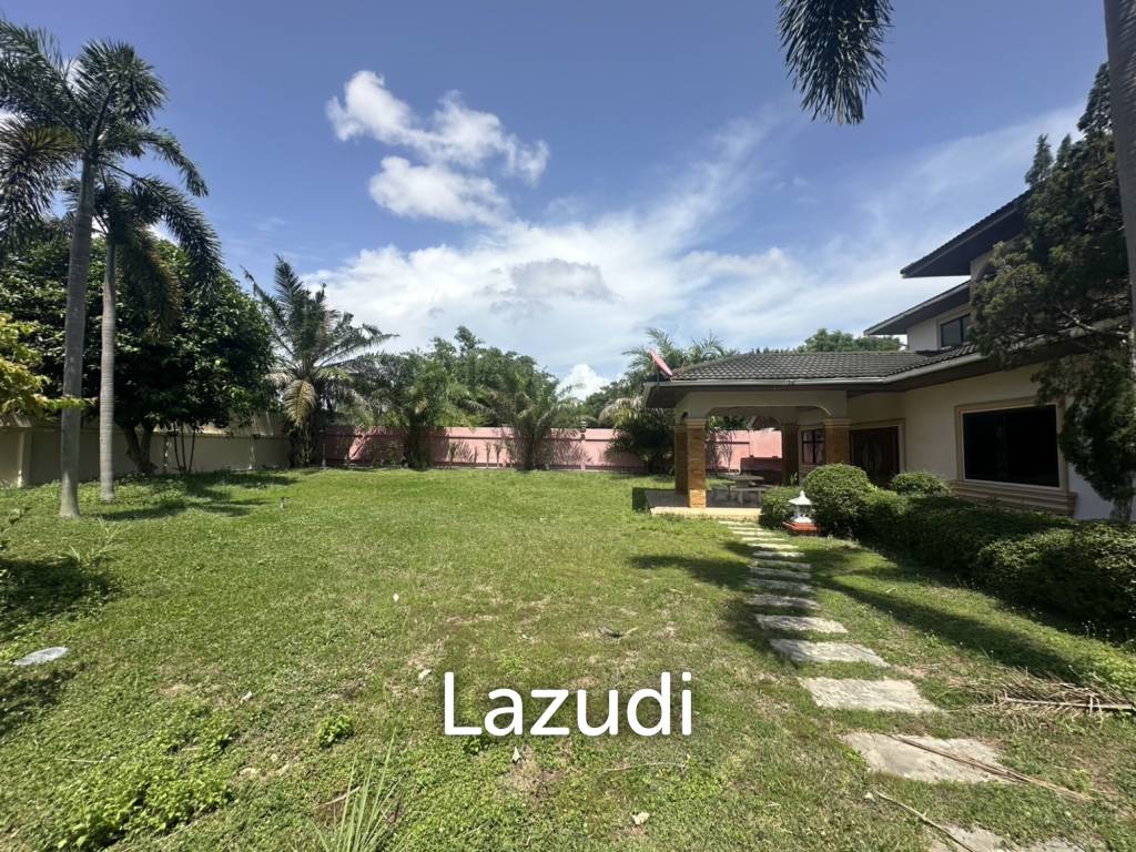 4 Beds 3 Baths 900 SQ.M. Villa In Pornprapanimit