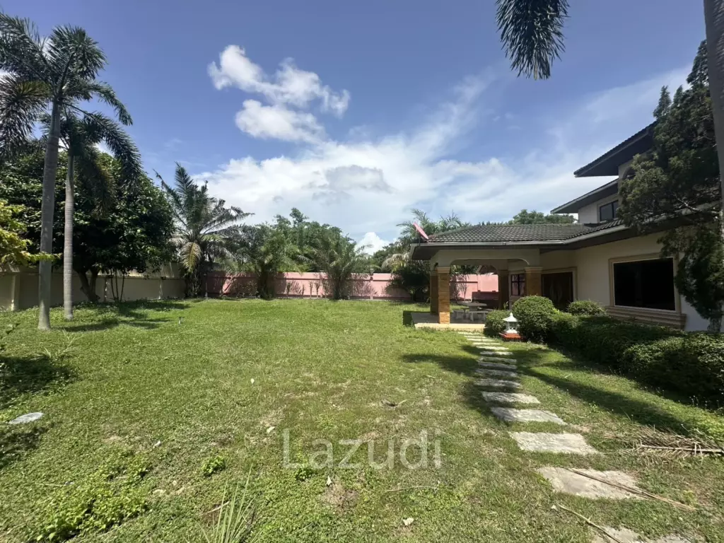 4 Beds 3 Baths 900 SQ.M. Villa In Pornprapanimit