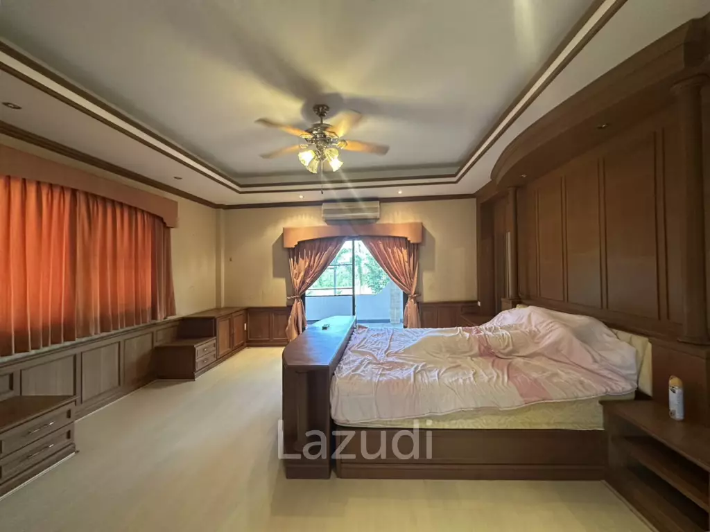 4 Beds 3 Baths 900 SQ.M. Villa In Pornprapanimit