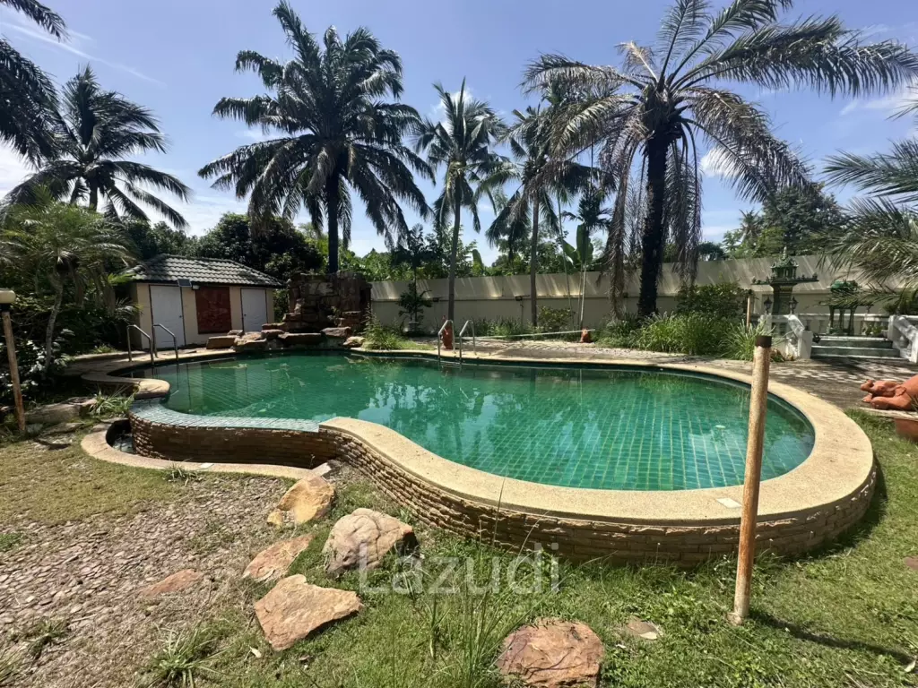 4 Beds 3 Baths 900 SQ.M. Villa In Pornprapanimit