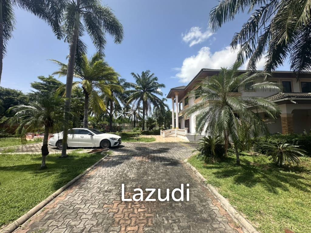 4 Beds 3 Baths 900 SQ.M. Villa In Pornprapanimit