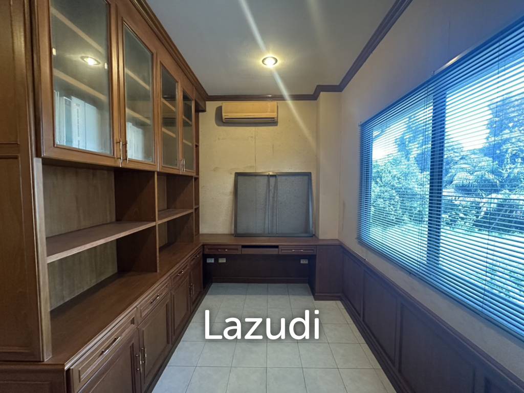 4 Beds 3 Baths 900 SQ.M. Villa In Pornprapanimit