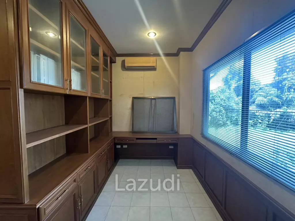 4 Beds 3 Baths 900 SQ.M. Villa In Pornprapanimit