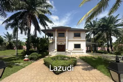 4 Beds 3 Baths 900 SQ.M. Villa In Pornprapanimit