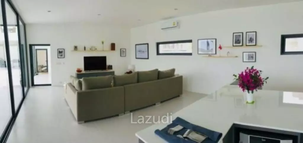 LA LUA : Modern 4 Bed 2 Storey Villa within Resort Complex with Great Views