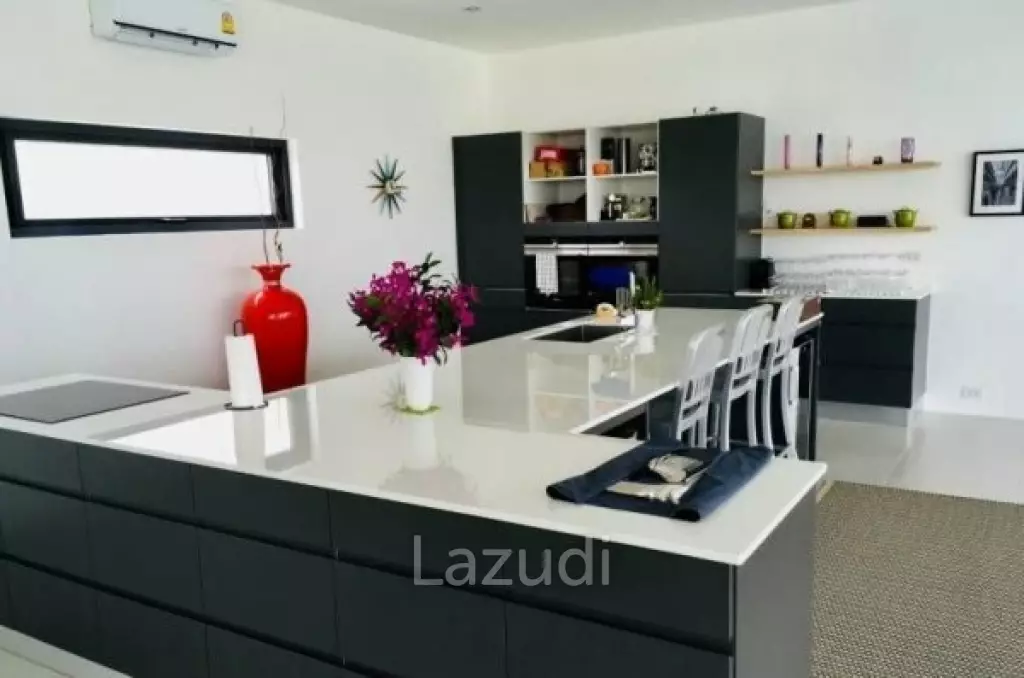 LA LUA : Modern 4 Bed 2 Storey Villa within Resort Complex with Great Views