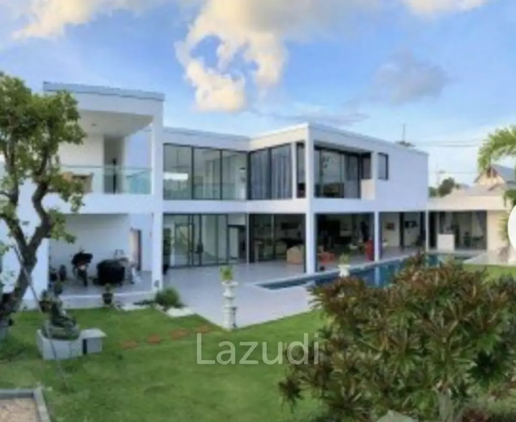 LA LUA : Modern 4 Bed 2 Storey Villa within Resort Complex with Great Views